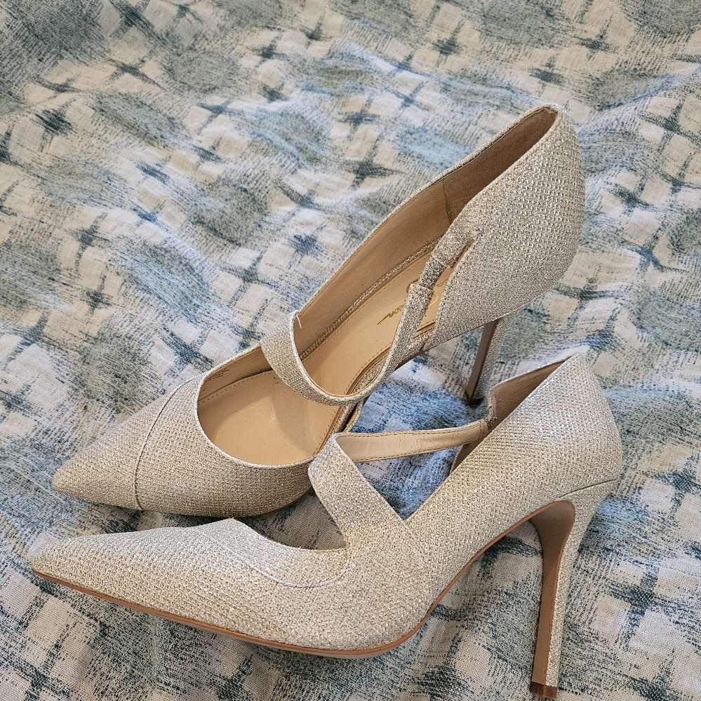 Jessica Simpson Gold High Heel